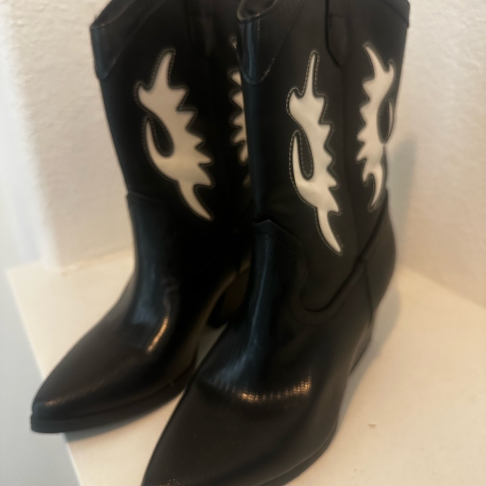 Boutine LA Black and White Heeled Boots